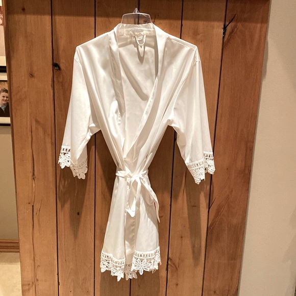 Other - Beautiful satin robe